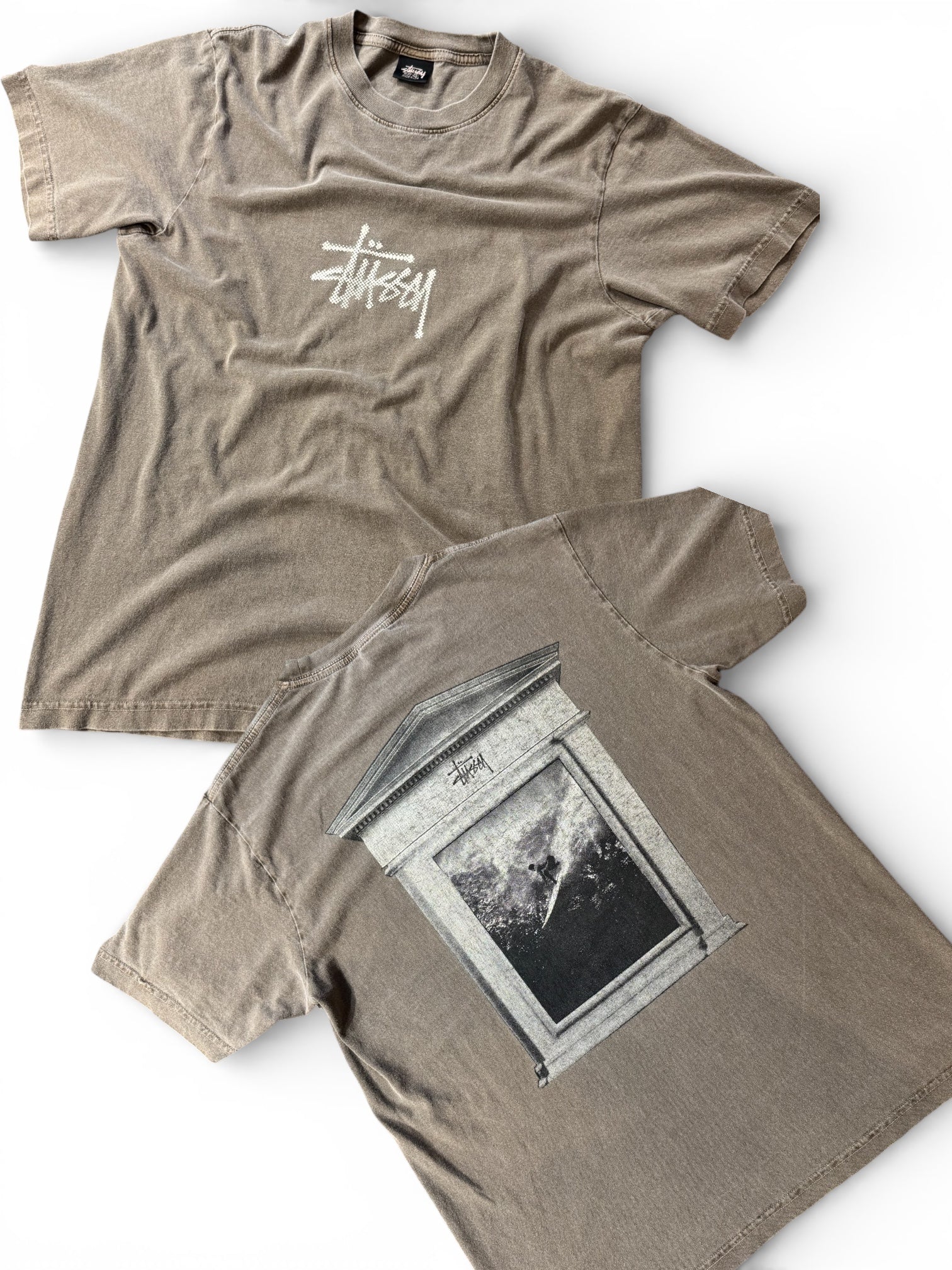 STUSSY TSHIRT (M).